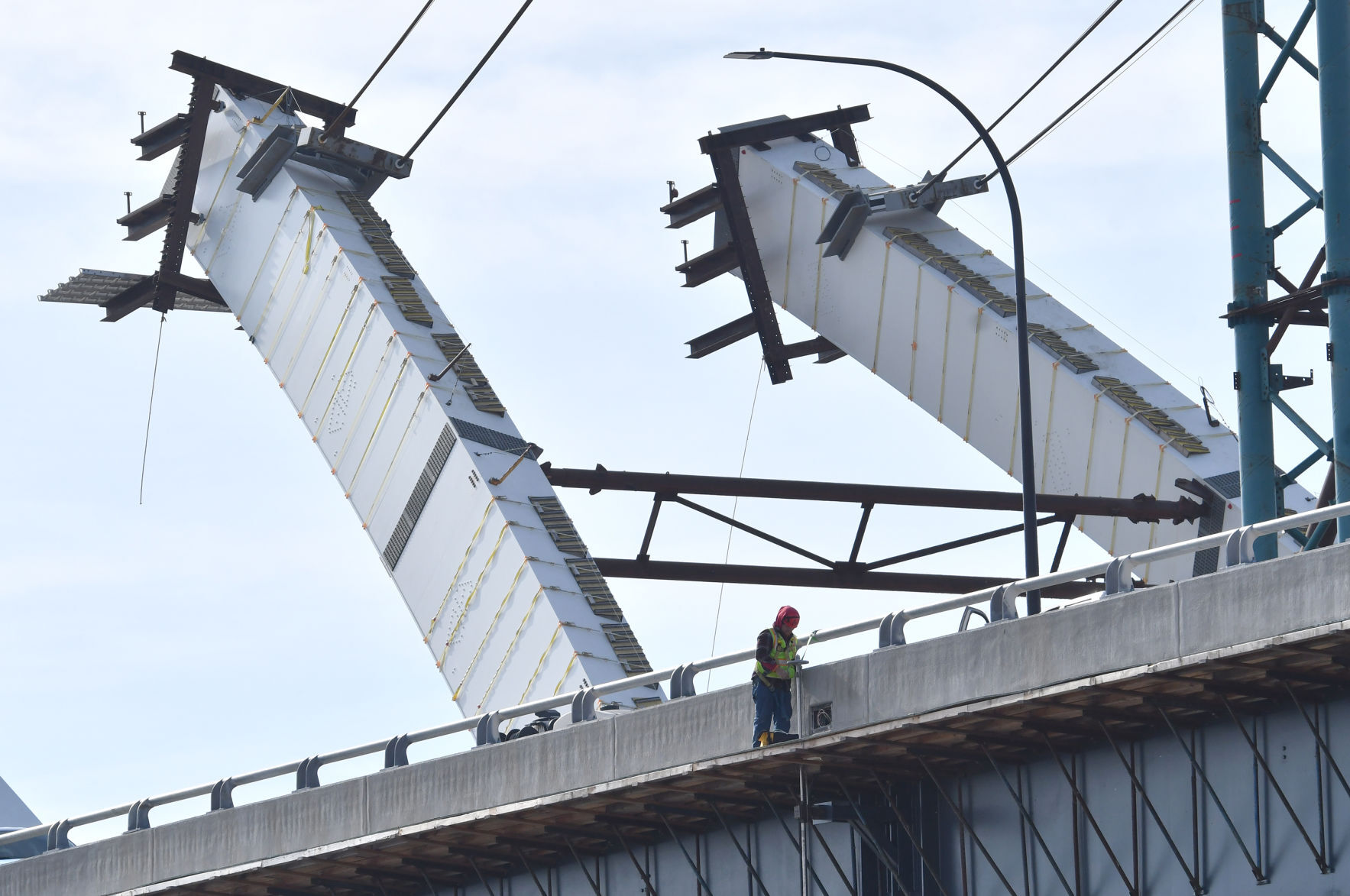 110320-qc-nws-bridge-034